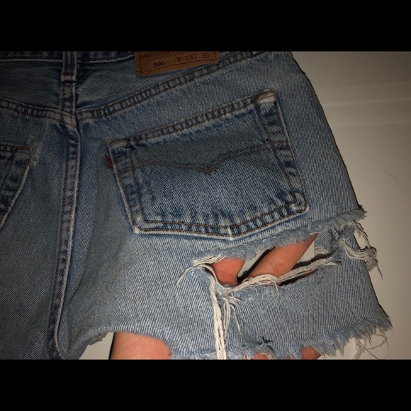 Levis ripped denim shorts - Picture 3 of 5